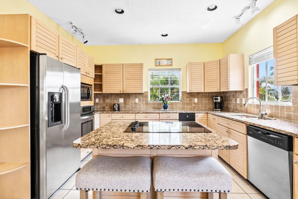 Fridge, freezer, stove, oven, dishwasher, Keurig, drip coffee, & microwave