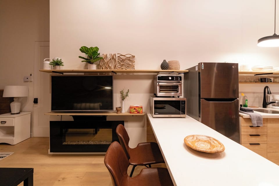 Large island, perfect for food prep, eating or working.