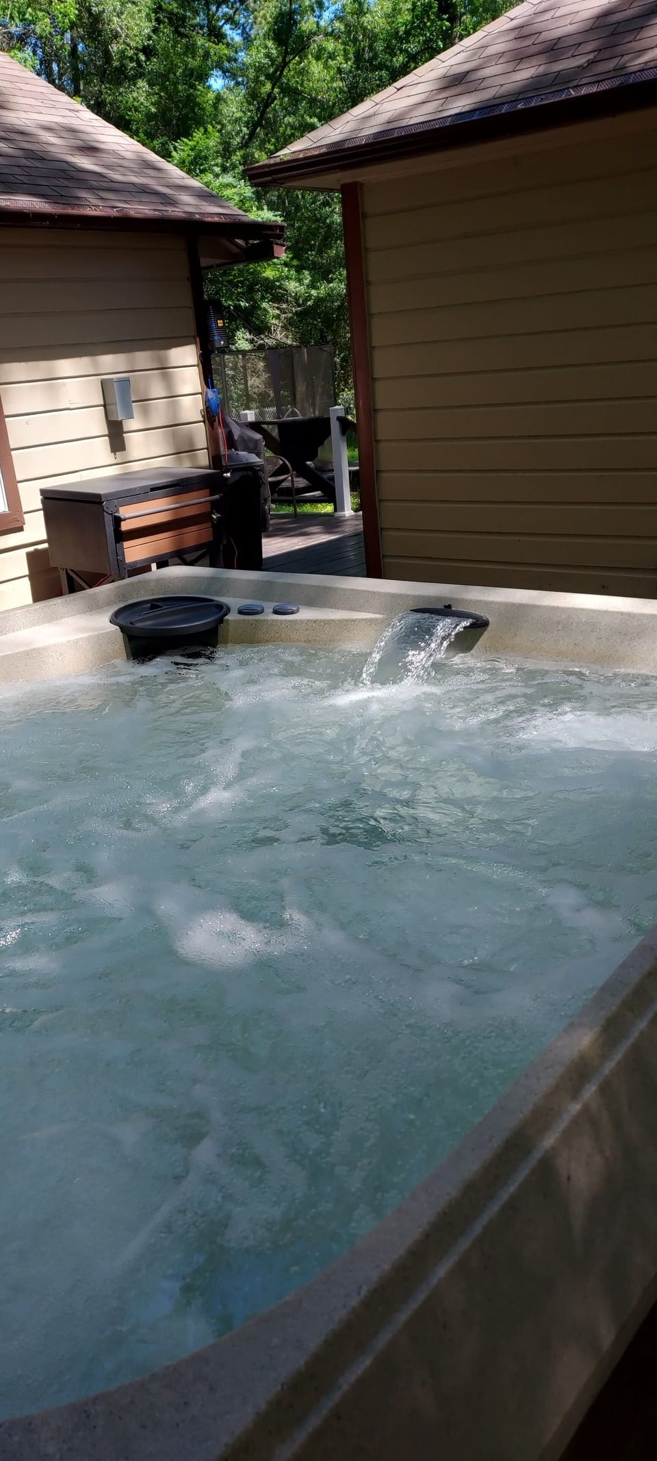 Outdoor spa tub