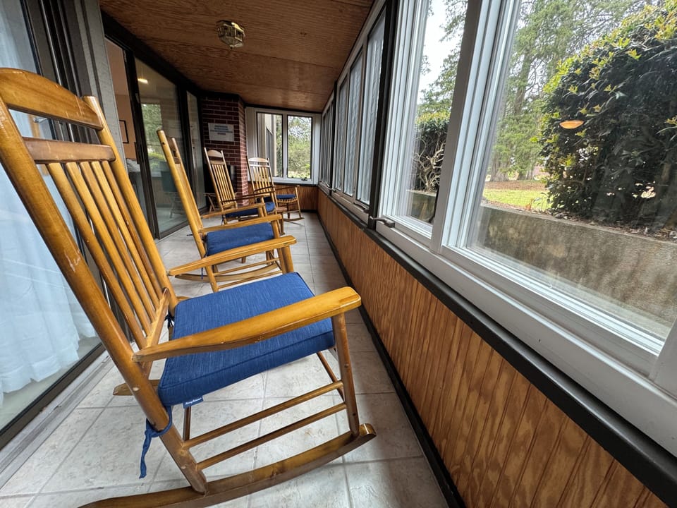 Porch w/4 rocking chairs, side tables, mini fridge