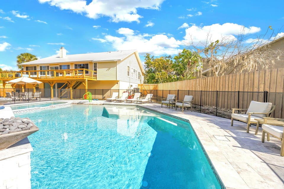 Rare private tropical pool with alfresco dining and lounging.