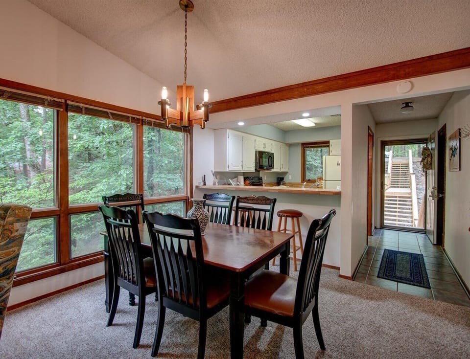 Dining Table for 6 plus 2 at the bar