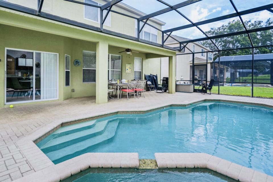 Swimming pool