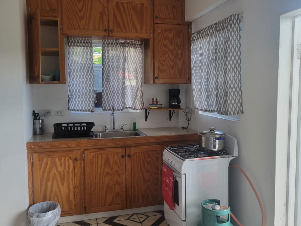 EQUIPPED WITH STOVE AND REFRIGERATOR 