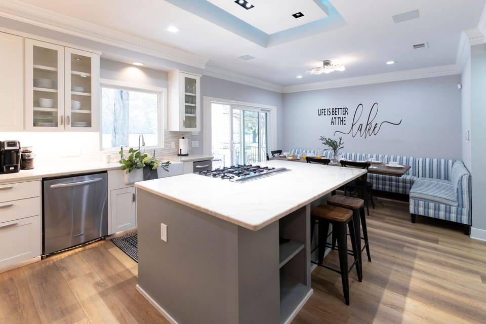 Kitchen Island - Walker Luxury Vacation Rentals