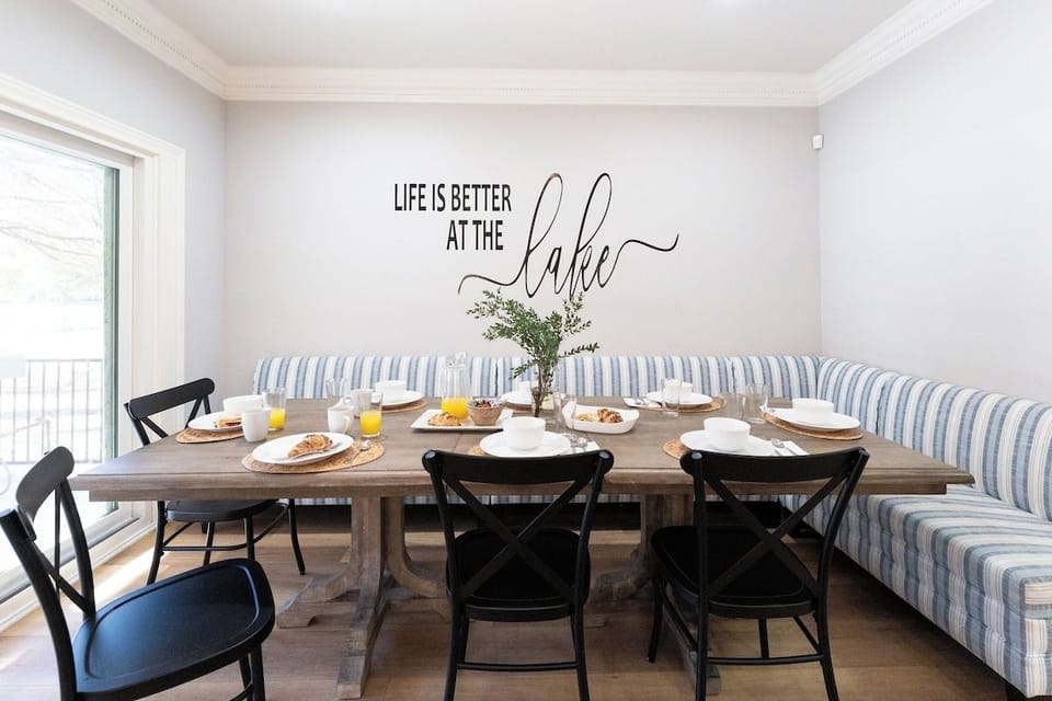 Dining Table - Walker Luxury Vacation Rentals