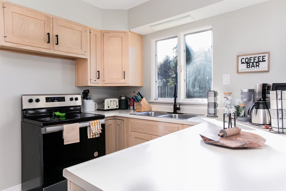 We provide plenty of kitchen tools for you to show off your chef's skills.