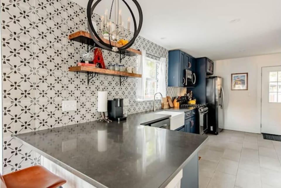 Full kitchen