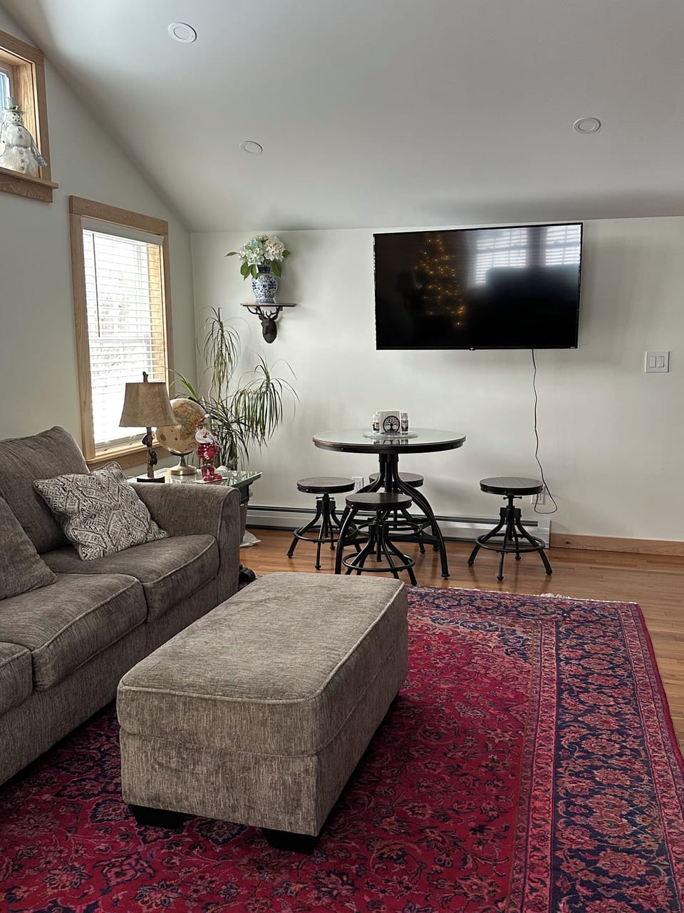 Living room/ table area
