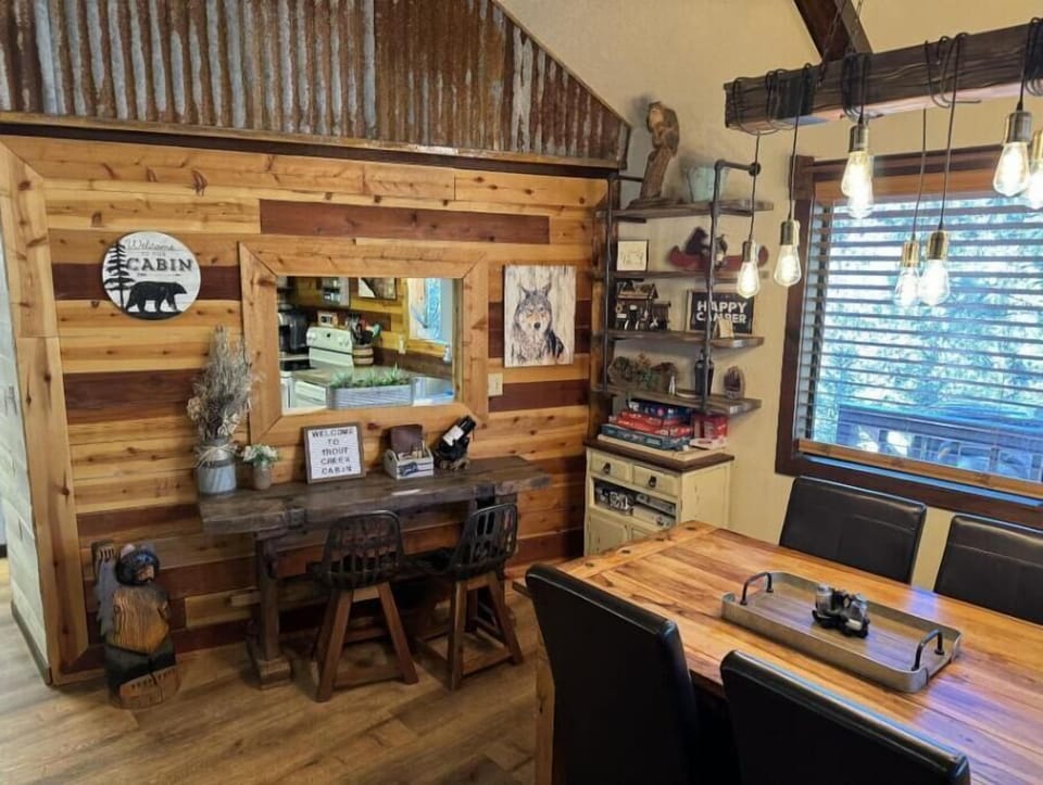 Dining & game area