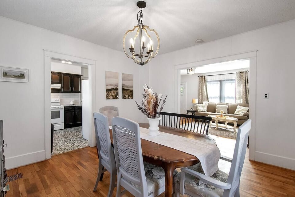 Dining room with seating for up to 8