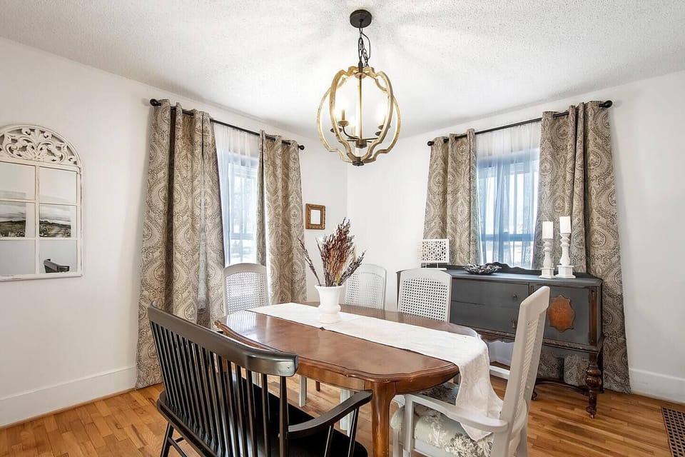 Dining room with seating for up to 8