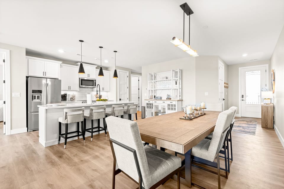 Dining table & Kitchen - condo 2