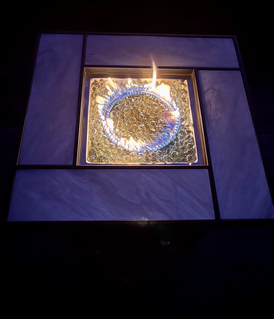 Gas fire pit