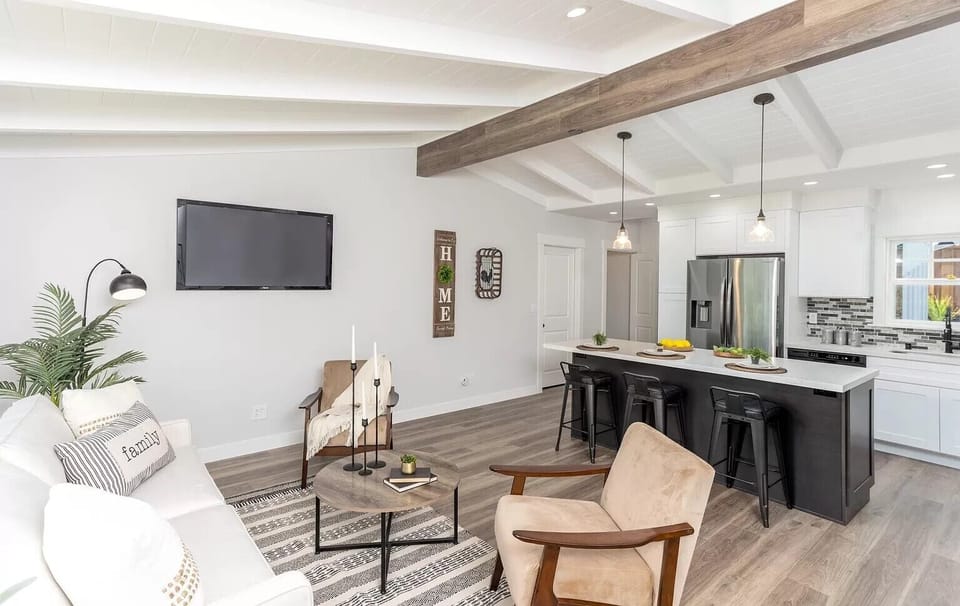 Lux Pool Oasis, 3BR,Chic Kitchen House in Concord