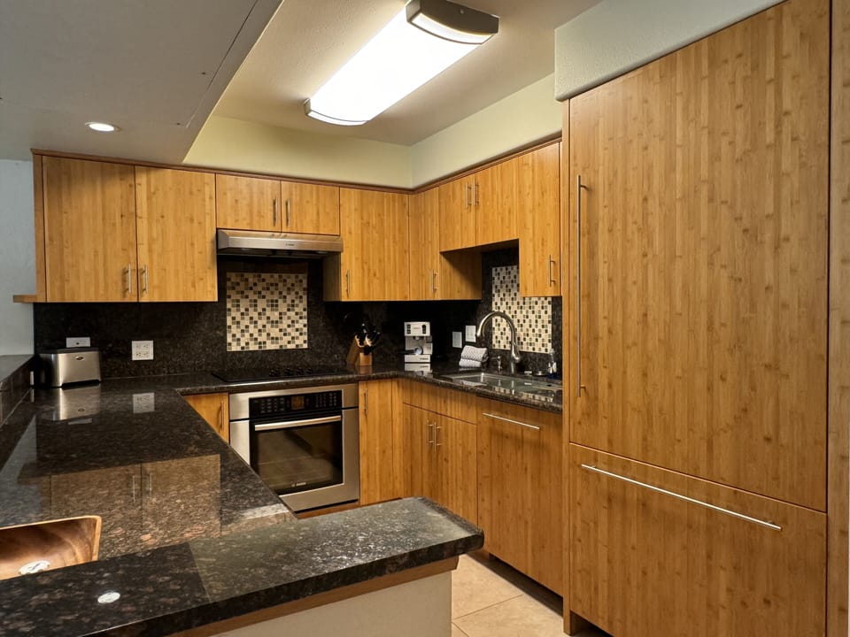 Upscale Meile and Bosch appliances.

