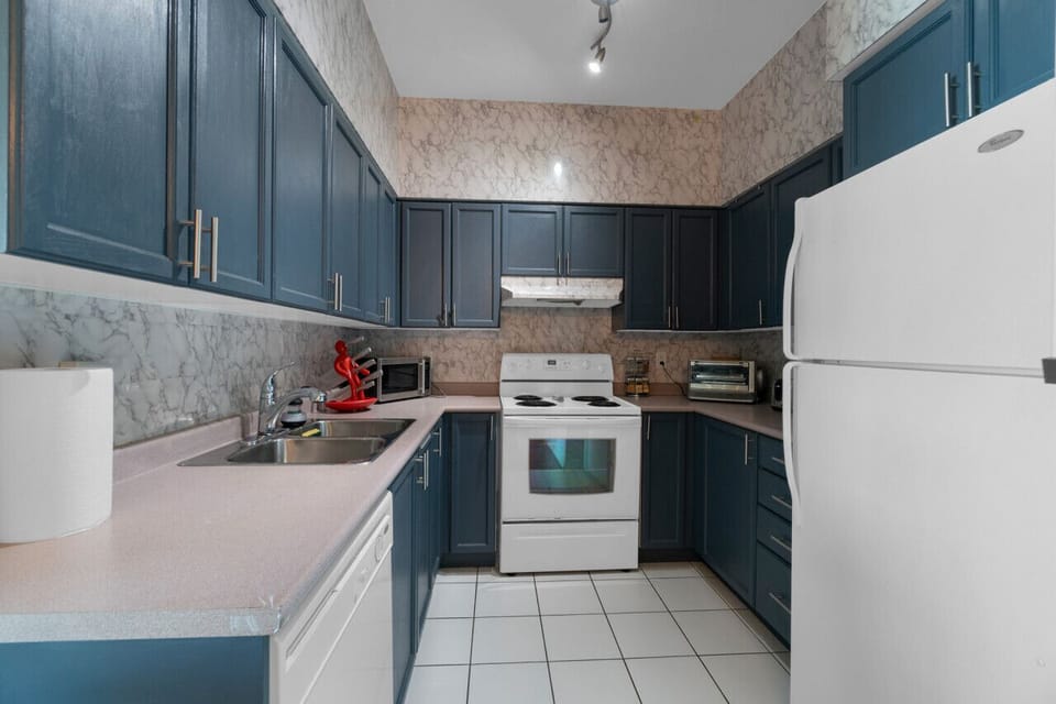 Full kitchen area.