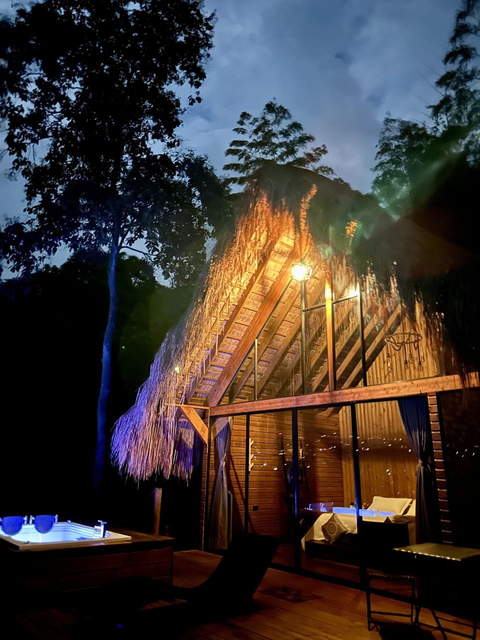 Outdoor spa tub