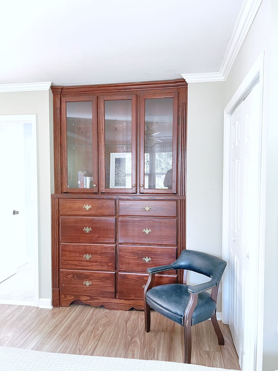Built in armoire with lots of storage 