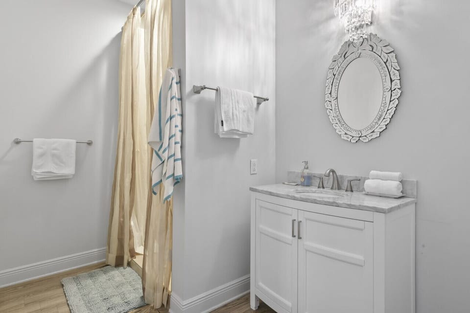 Hotel Pass Christian Queen Suite 205