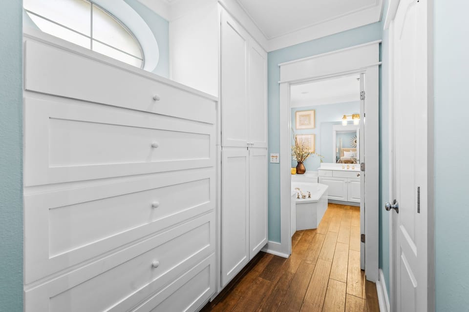 Primary En Suite - Storage in Hall