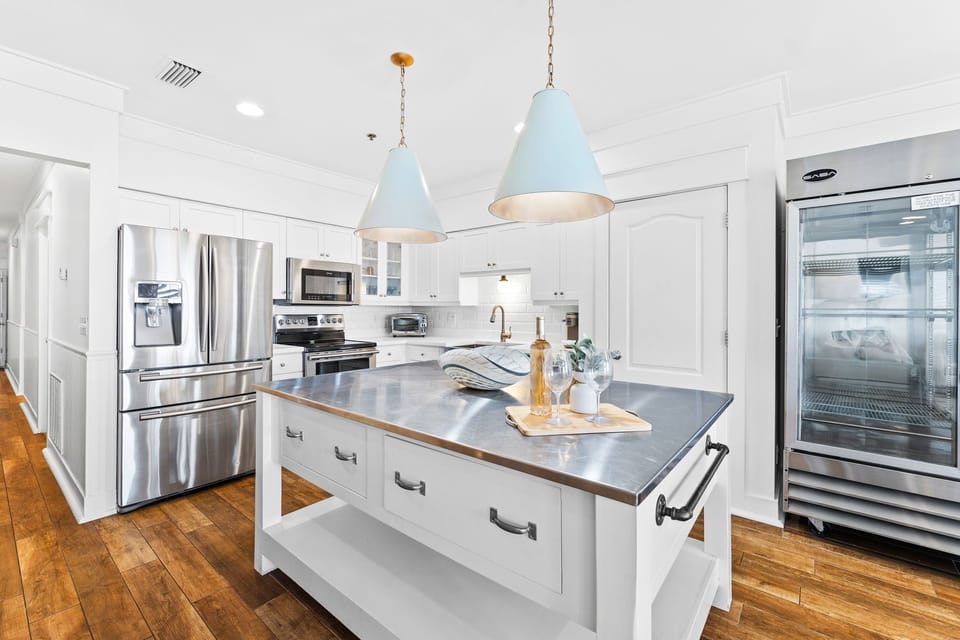 Full Size Kitchen with Ample Room!