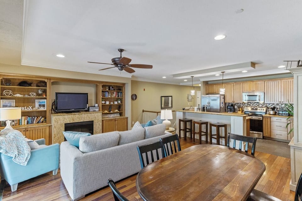 Top Level Dining Area