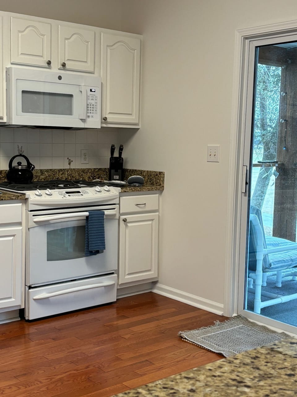 Micro/ gas cooktop and oven