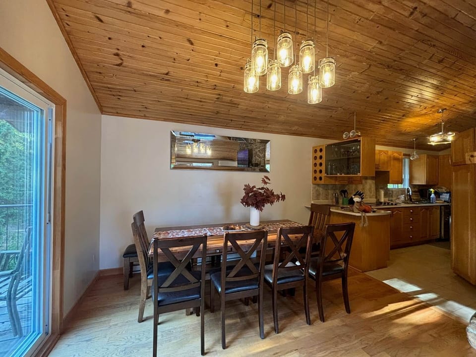 Dining area +extra chairs and folding table available