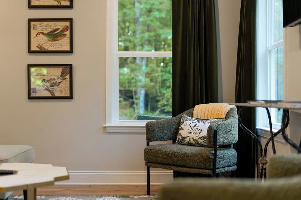 "The house was fantastic – clean, spacious, and beautifully decorated."-Jake