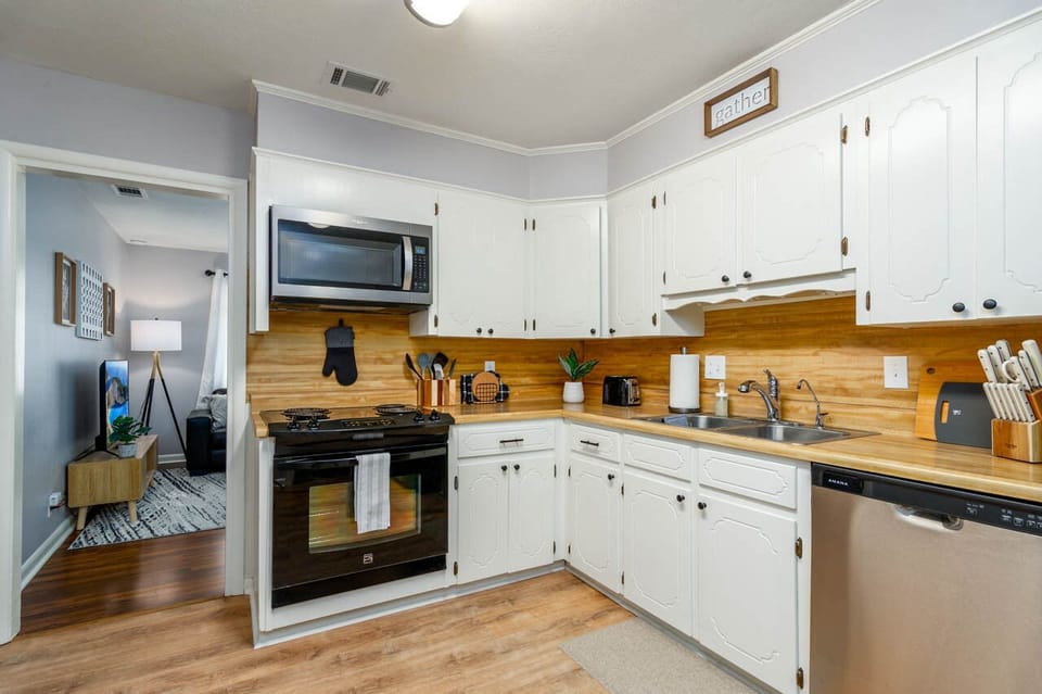 Fully equipped kitchen.