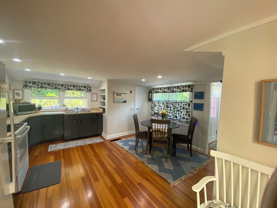 Eat in kitchen