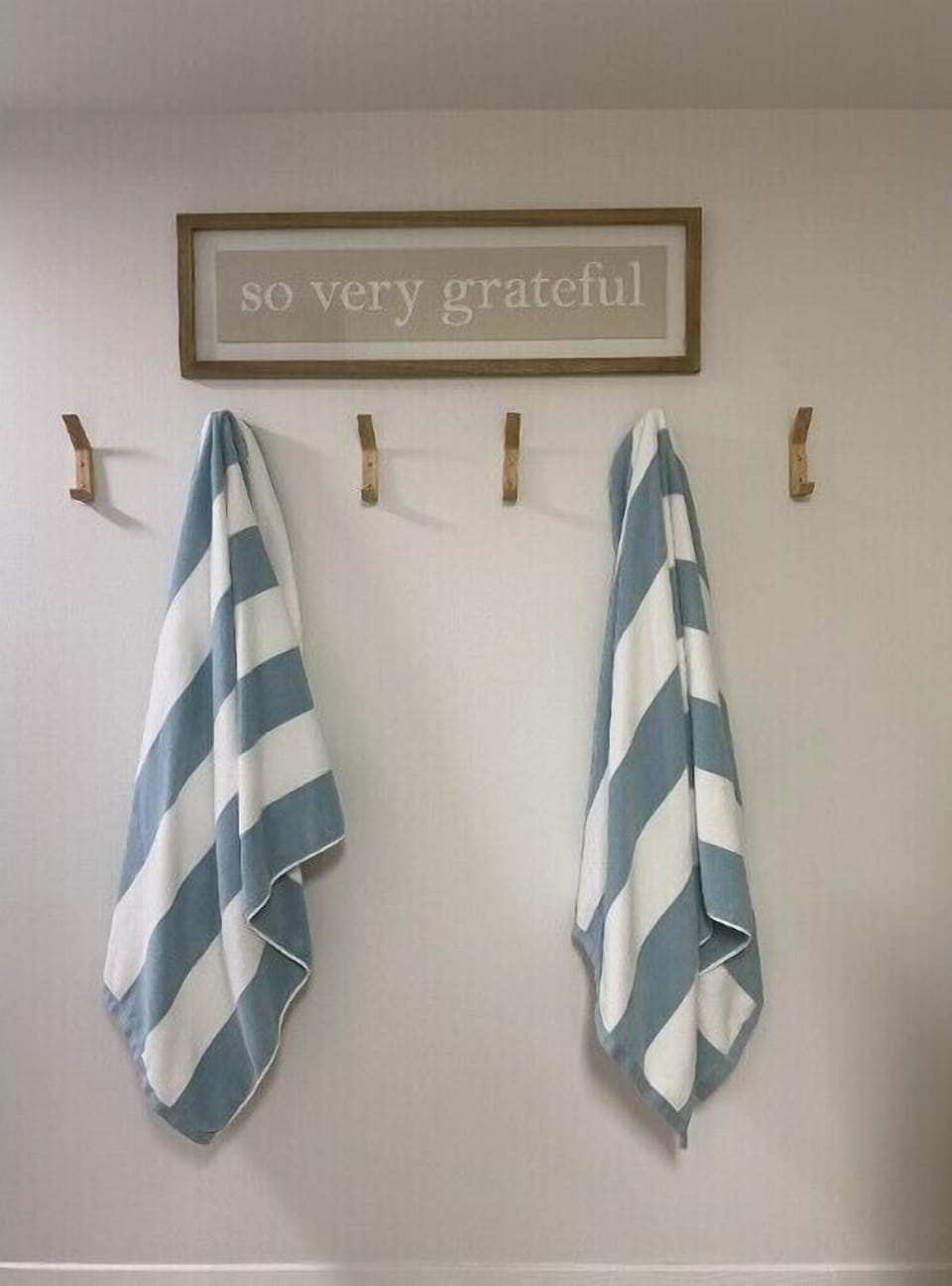 The condo includes 2 oversized beach towels for you to enjoy during your stay. 