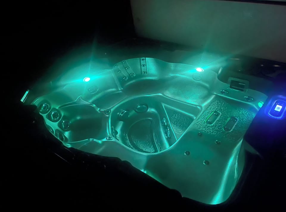 Shared hot tub space (1)
