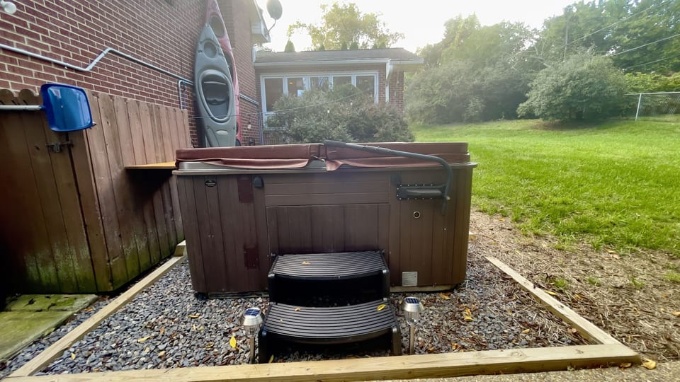 Shared hot tub space (2)