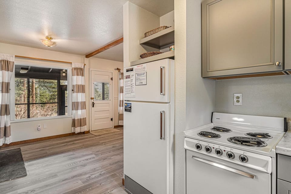 Full sized kitchen appliances for your cooking needs.