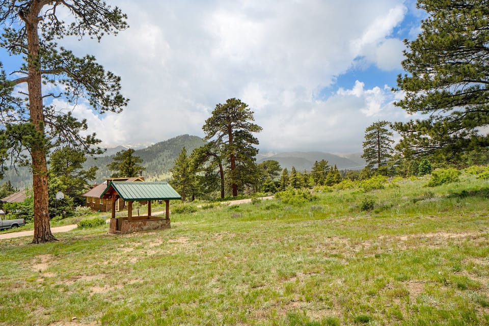 Frontier Mountain Retreat Estes Park, Stunning mountain views from the property.
