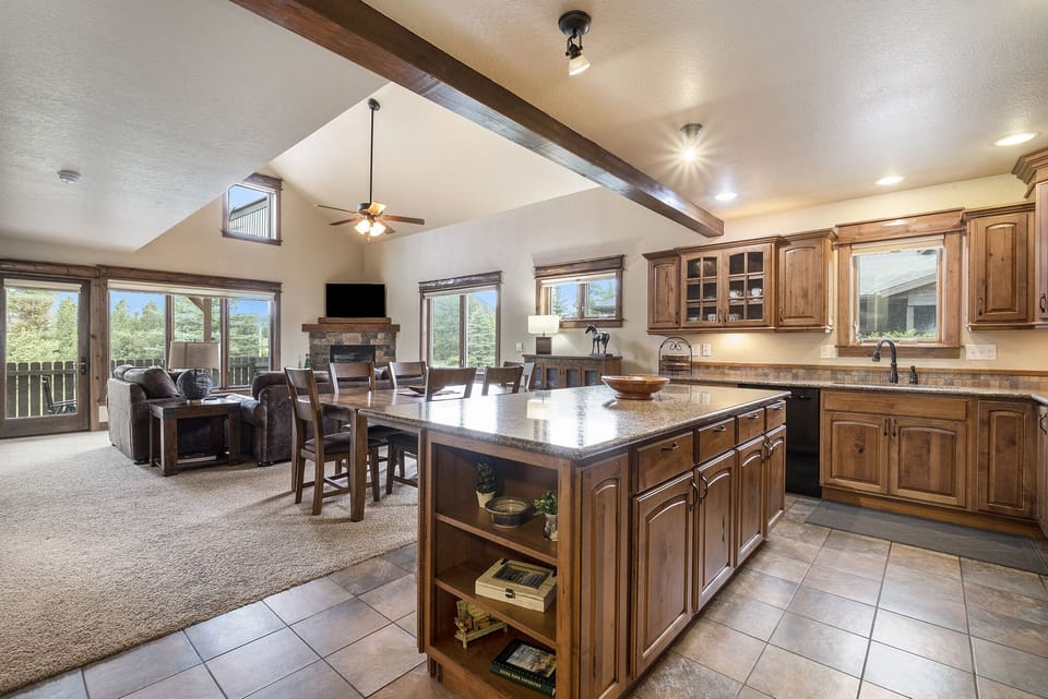 Twin Pines Estes Park, Kitchen adjacent to the living room.