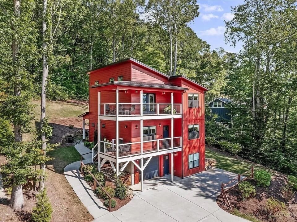 Our charming 5-bedroom, 3-bathroom retreat nestled in the picturesque mountains of Asheville, NC