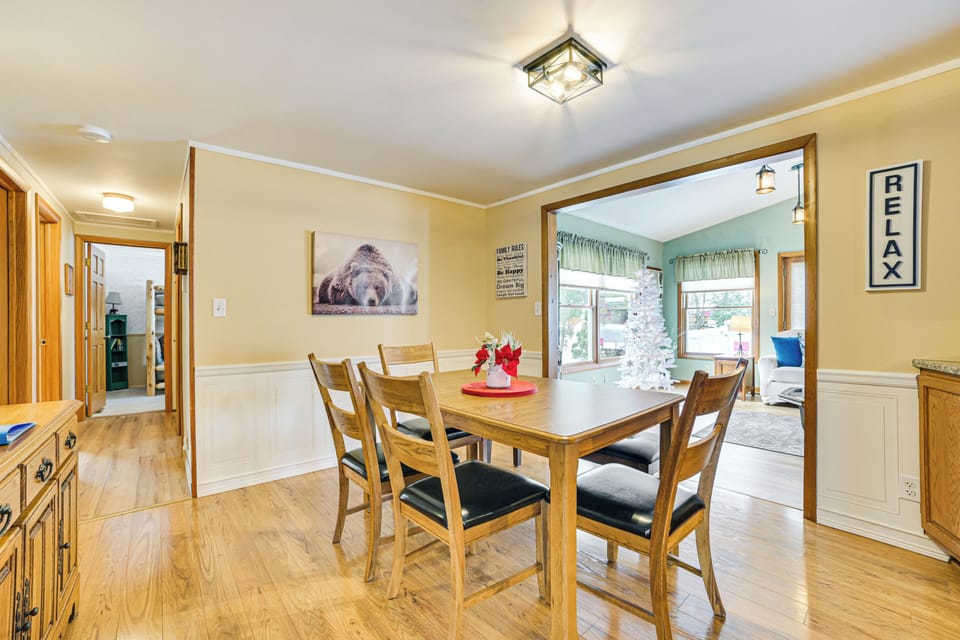 Dining Area | Dining Table | Dishware/Flatware