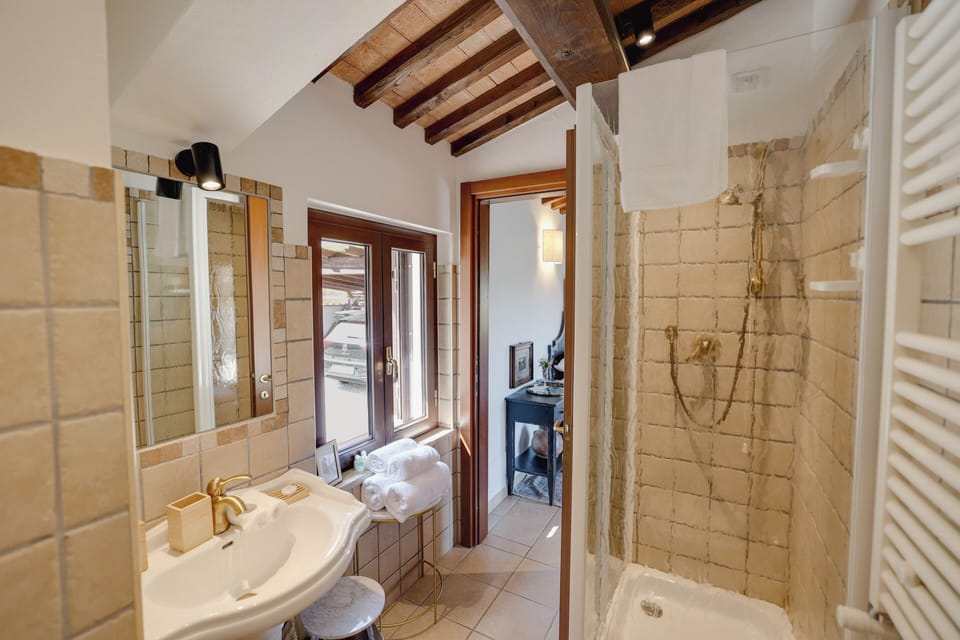 Villa Destino Italy Bathroom-1