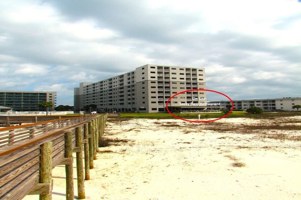 On-sire Sassy Bass restaurant with alfresco dining option