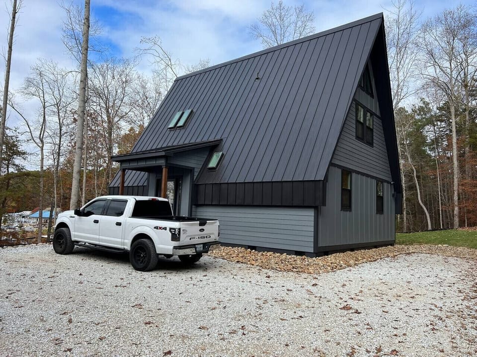 Exterior / Parking