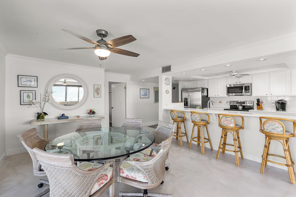 Dining to Kitchen