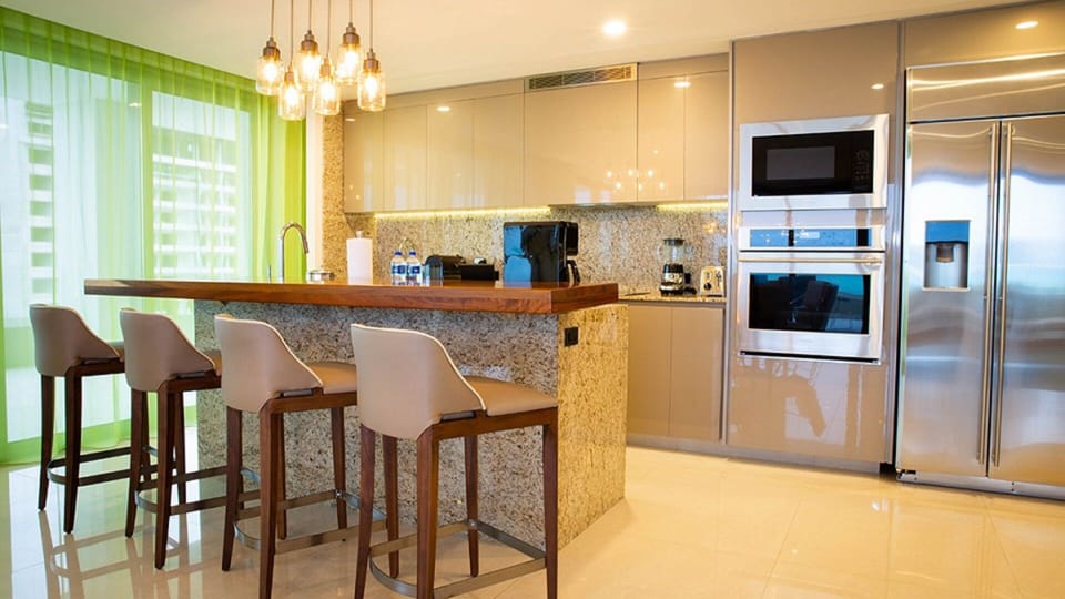 fully equipped kitchen