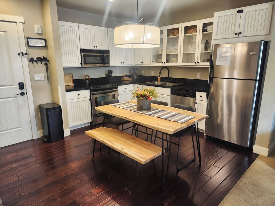 Clean and conveniently supplied kitchen, solid wood dining table for 5.