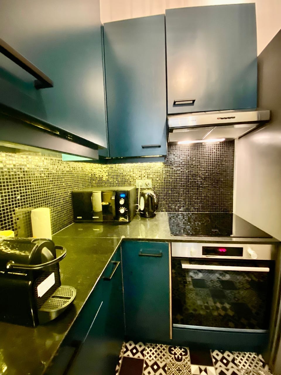 fully equipped kitchen