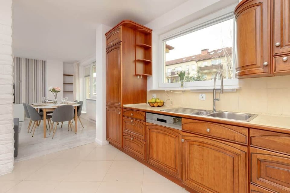 Fully equipped kitchenette. 