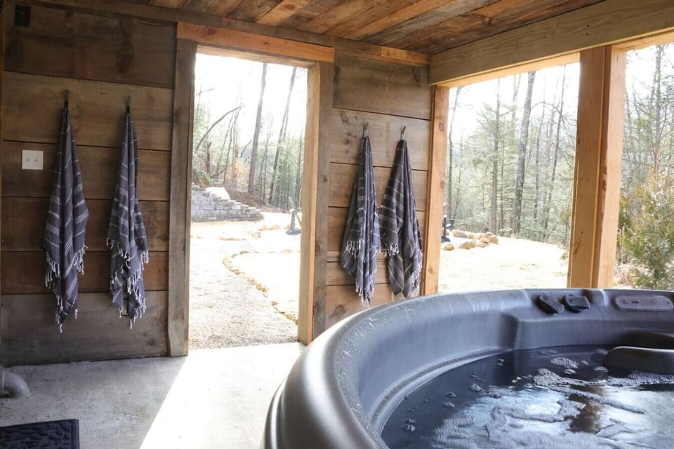 Outdoor spa tub