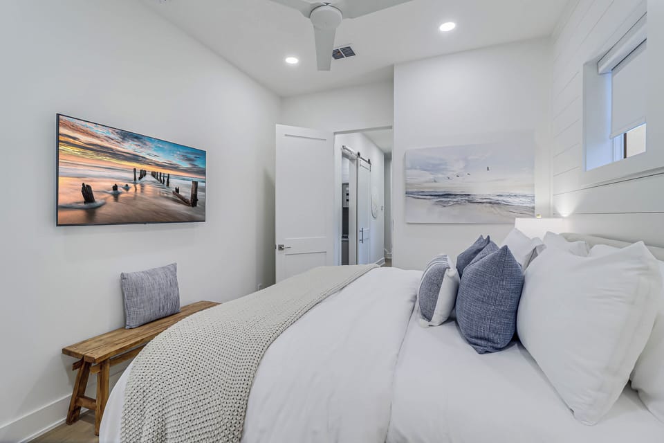 Primary King Bedroom, 1st Floor